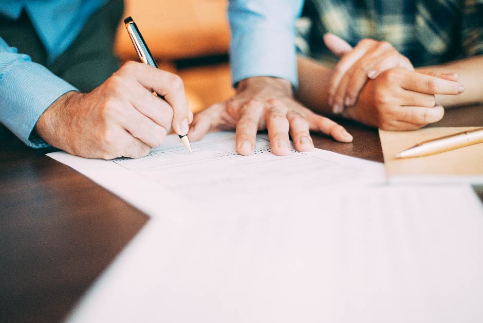 Inquilino y propietario: ¿Qué hace falta para alquilar un piso? 6 que hace falta para alquilar un piso inquilino propietario tenenieves zaragoza firma contrato_